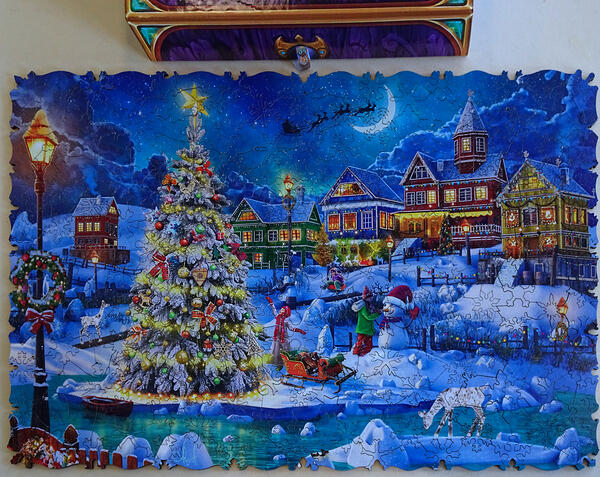400pc Winter Village, Snowflake Cut