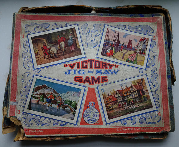 Second copy -The Victory Jigsaw Game Set for 4